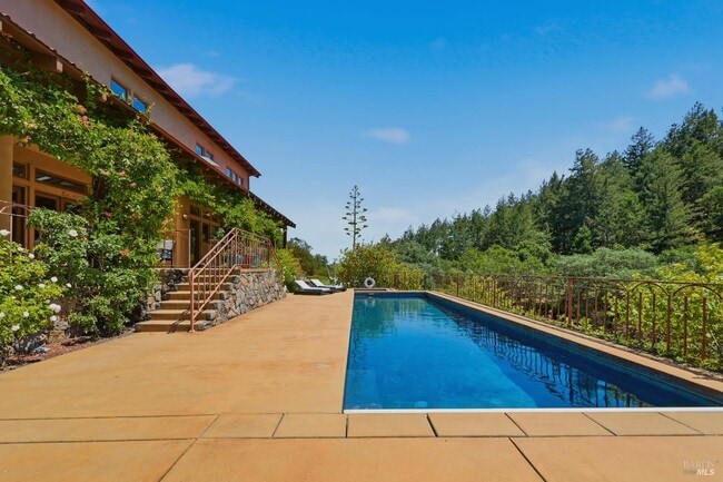 Building Photo - 2491 Spring Mountain Rd