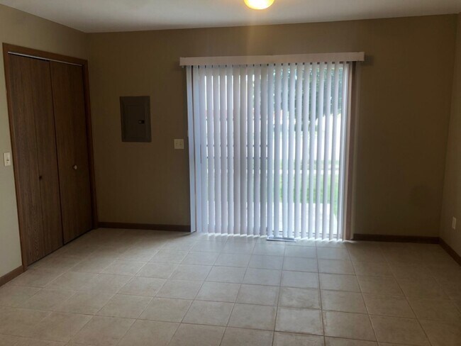 kitchen with back patio and washer and dryer - 224 Crossing Dr