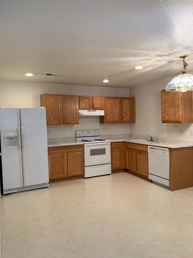 Building Photo - Beautiful 3 Bedroom 2 Bath Townhome with Attached 1 Car Garage for Rent in Northwest Loveland, CO