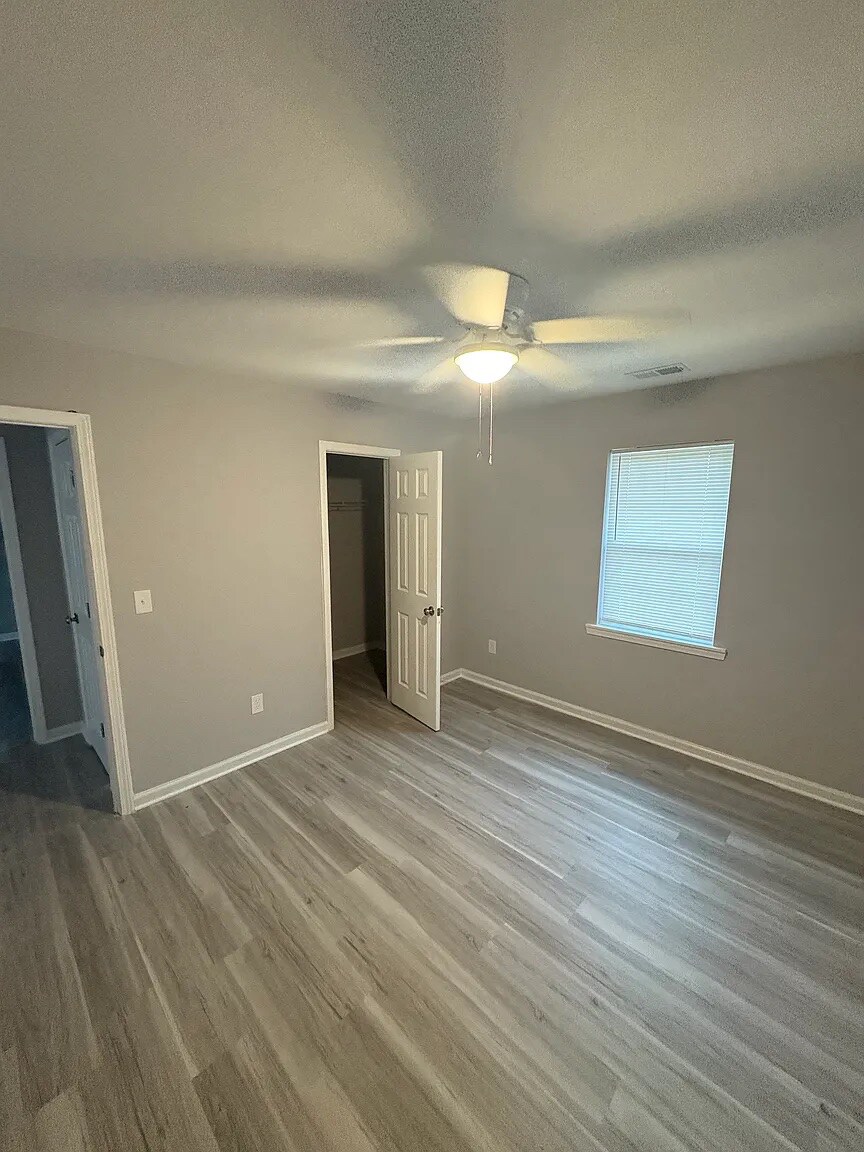 Building Photo - Room in House on Pinedale Cir NW