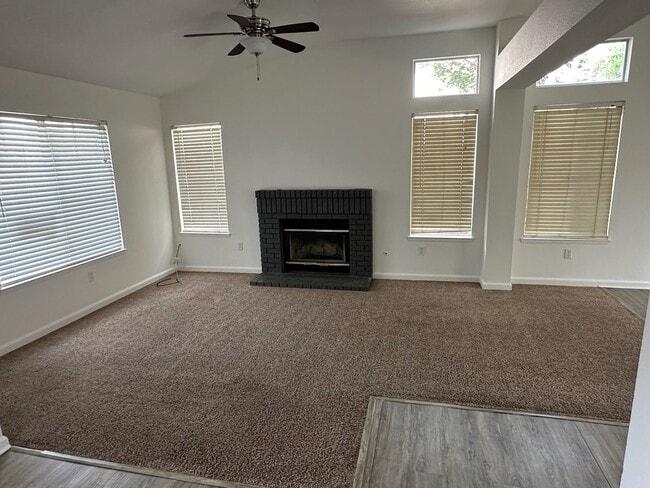 Building Photo - 5415 W Monte Vista Ave
