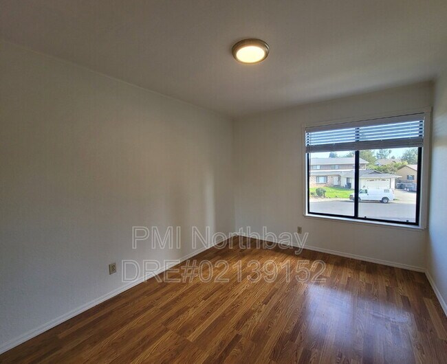 Building Photo - 3552 Larchmont Ct