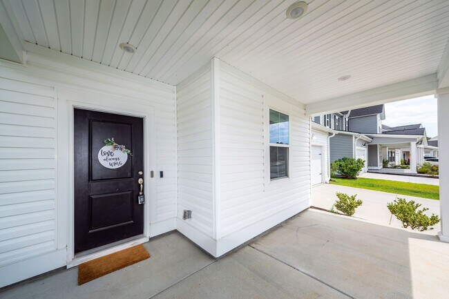 Building Photo - 6 Bedroom 4.5 Bath in Limehouse Village - Summerville