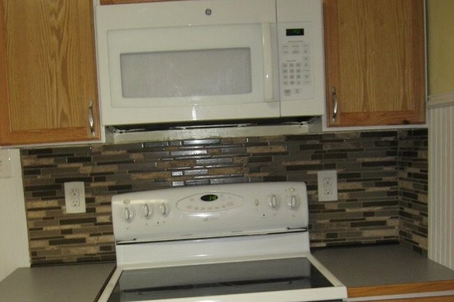 Kitchen - 604 W 3rd Ave