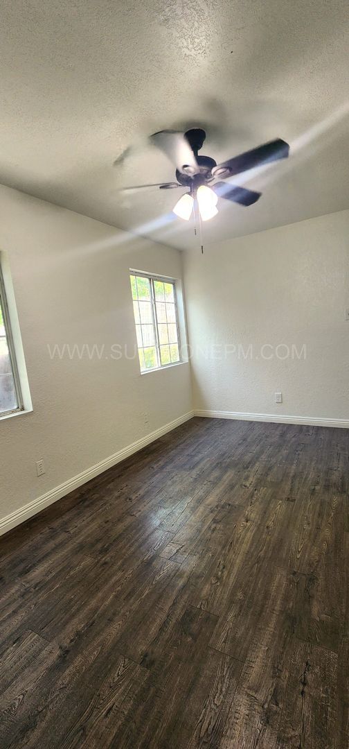 Building Photo - 3 Bedroom, 1 Bathroom
