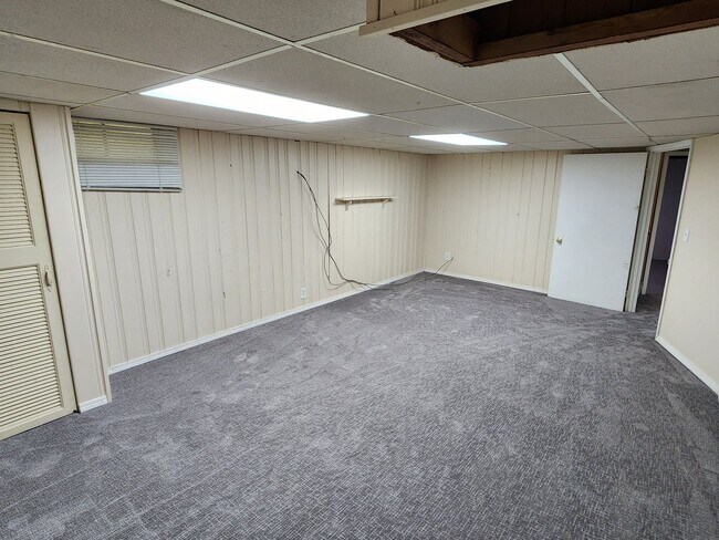 Building Photo - 4021 Harding Rd