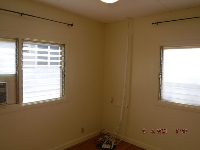 Building Photo - Kahala Hts Cottage 2 / 1 / garage