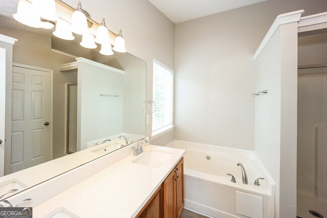 Building Photo - 7565 Woodbine Pl