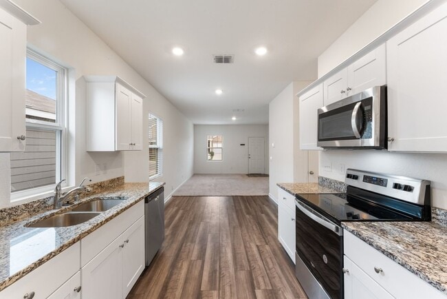 Building Photo - 6032 Pearl Mdw