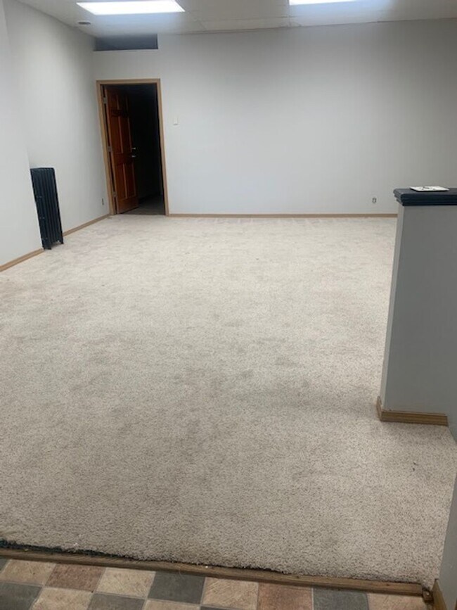 Building Photo - 903 Main St