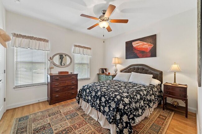 Building Photo - 11905 Centre St