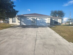 Building Photo - 2 bed 2 bath with a den 1 car garage