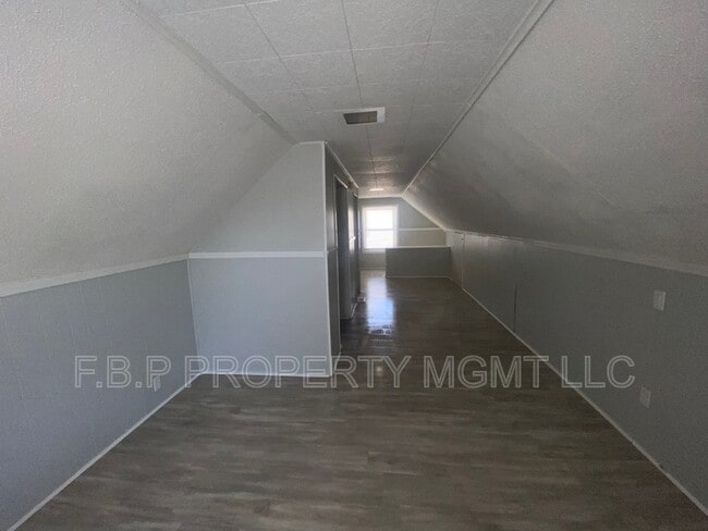 Building Photo - 22805 Almond Ave