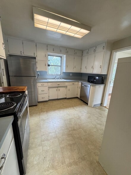 Building Photo - 2802 Cordry Ct