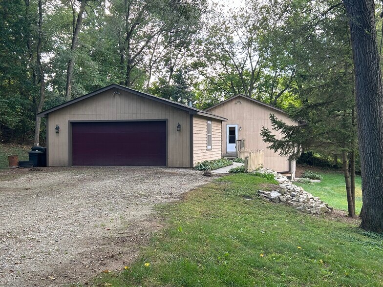 Building Photo - 38910 N Kenmore Rd