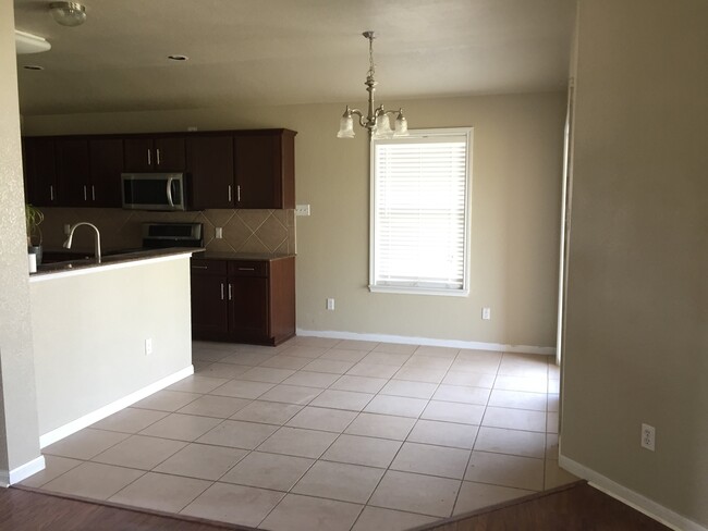 Building Photo - 707 Bighorn Dr