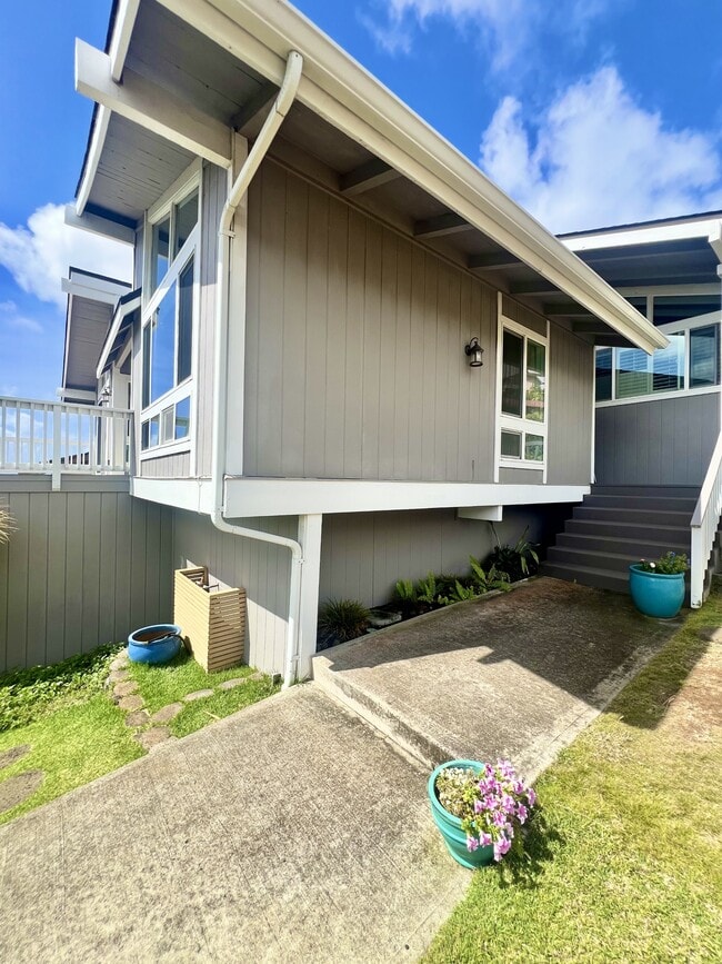 Building Photo - 956 Kaluanui Rd