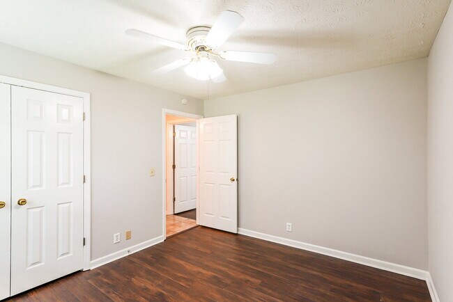 Building Photo - 318 Huntington Dr