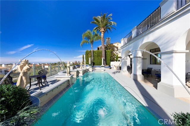 Building Photo - 7 Vista Luci