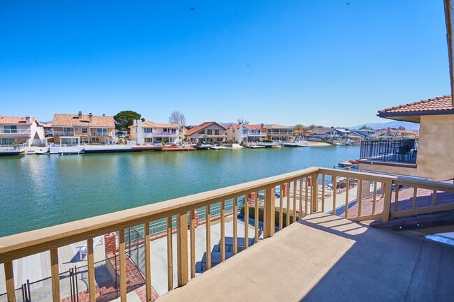 Building Photo - Spacious 3-Bedroom Lake House in Victorvil...