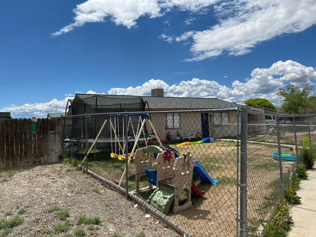 Building Photo - 3039 Wedgewood Dr
