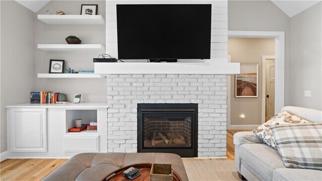 Building Photo - 1241 Saugatucket Rd