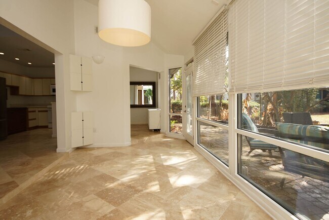 Building Photo - Bluewater Bay Townhome - 6 month lease Only