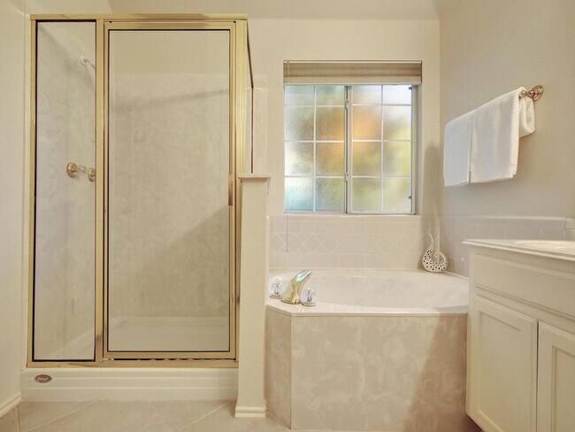 Building Photo - 213 Mesa Verde