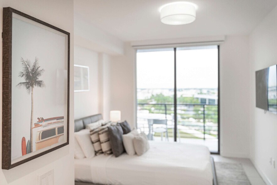 Building Photo - 5325 NW 85th Ave