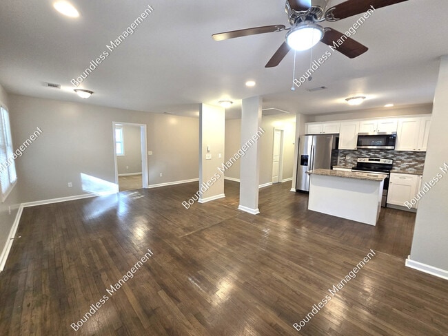 Building Photo - 713 Church St NW