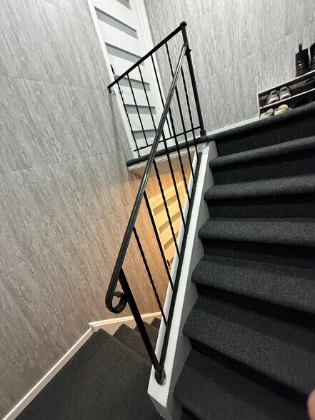 Building Photo - 29 Skyline Dr