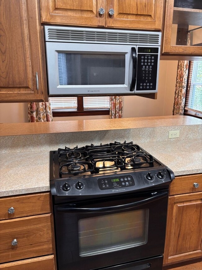 Building Photo - Single Family Home located within Minutes of both Hospitals. - 3 Bedrooms, 1 Bathroom and 1 Car G...