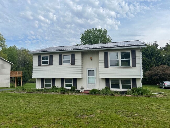 Building Photo - Newly renovated 4 bedroom home outside of ...