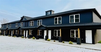 Building Photo - 913 W 9th St