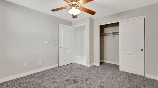 Building Photo - Gorgeous 3 bedroom Condo in Green Valley