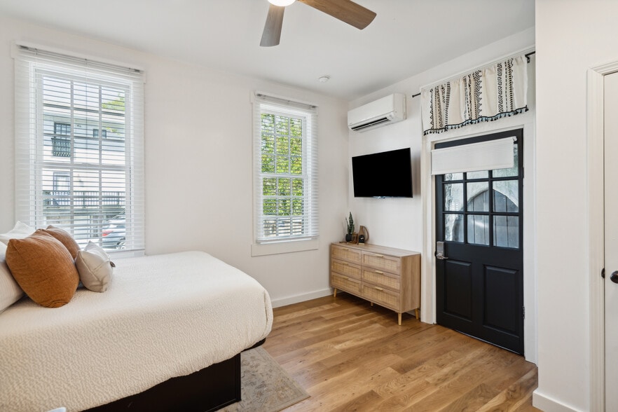 Building Photo - 33 Cannon St