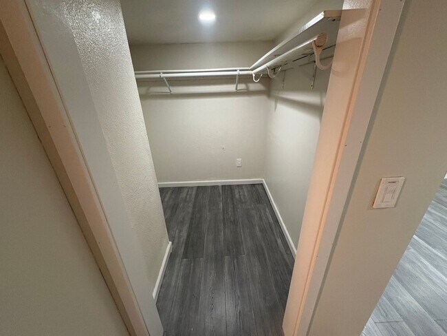 Building Photo - 929 Pecks Dr