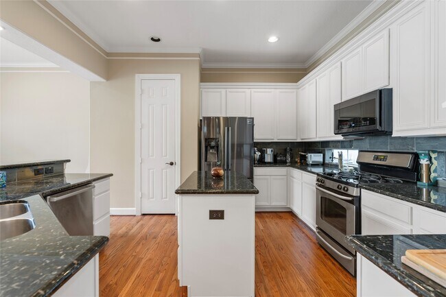 Building Photo - 408 Fowler St