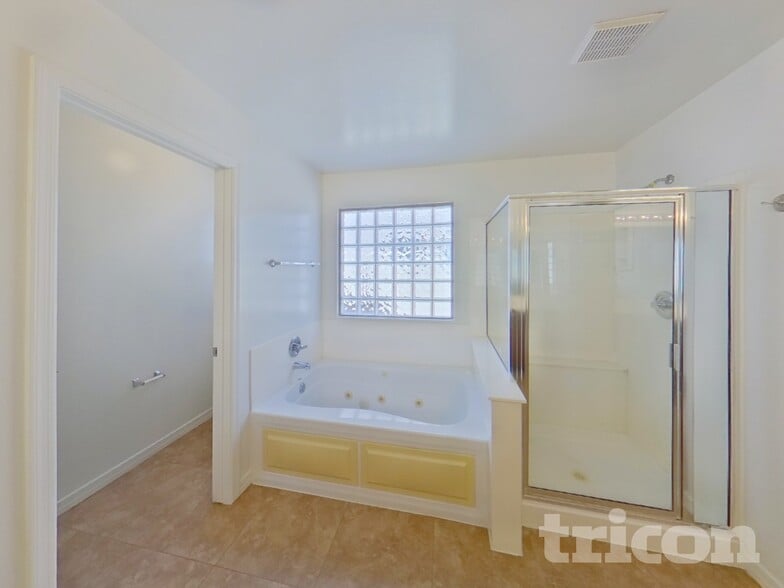 Building Photo - 43368 Palmen Dr