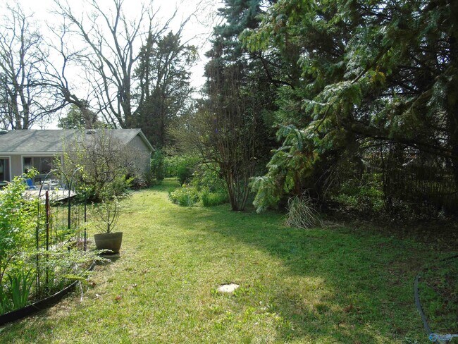 Building Photo - 2504 Maysville Cir NE