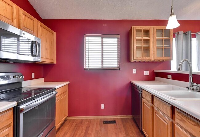 Building Photo - 7910 Redick Ave