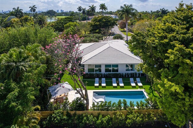 Building Photo - 6145 La Gorce Dr