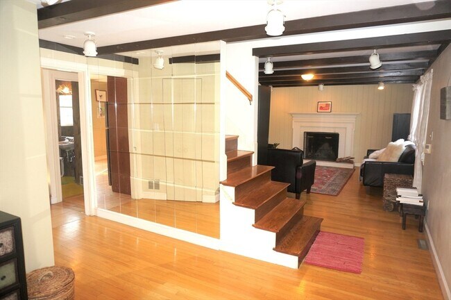 Building Photo - 18 Pequot Rd