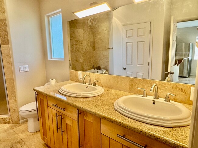 Building Photo - 120 Carol Canyon Dr