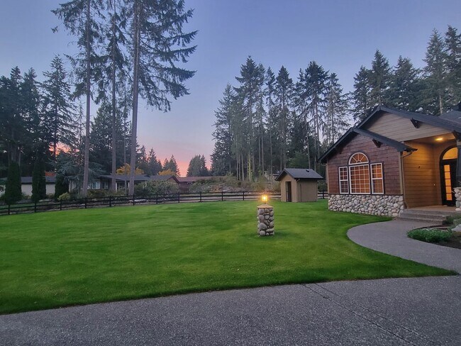 Building Photo - Beautiful Home on Gated Property