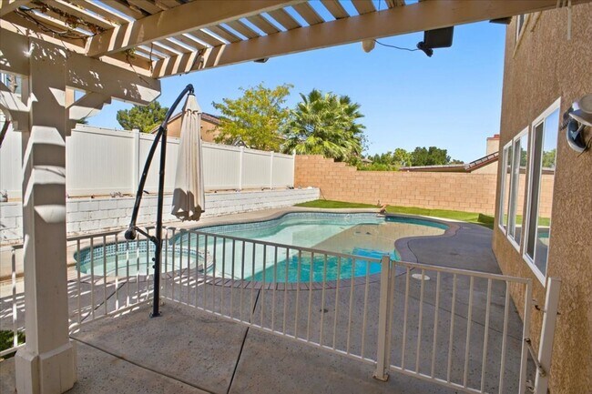 Building Photo - 40067 Villa Moura Dr