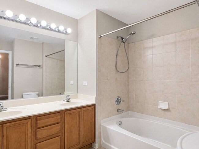 Building Photo - 3159 Saganashkee Ln