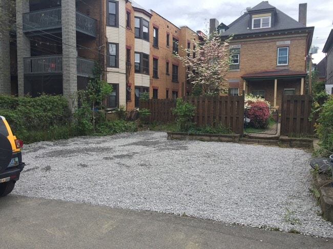 Building Photo - 327 S Pacific Ave