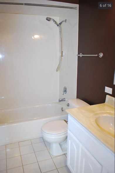 bath - 5520 Belmont Rd