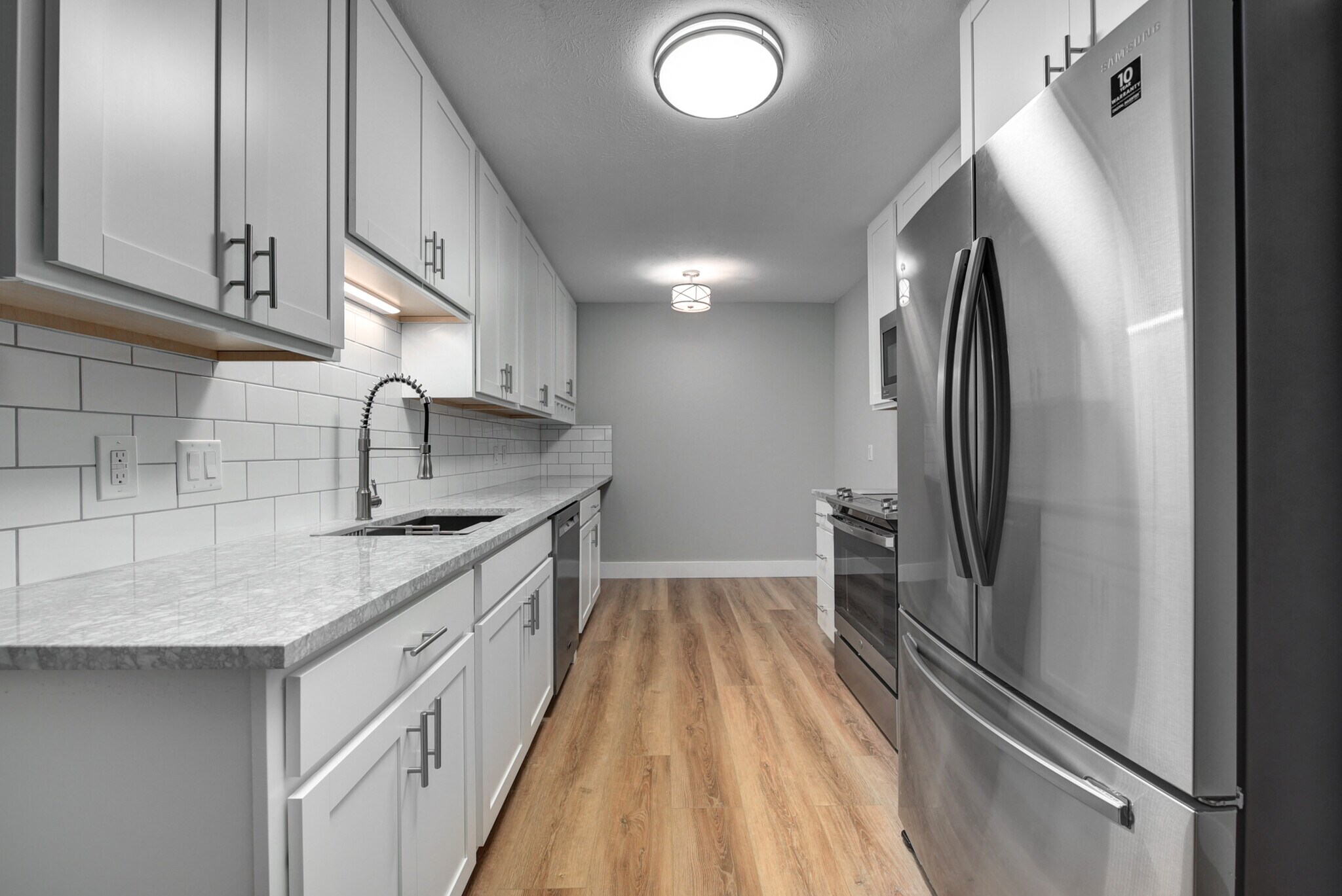 Large New Kitchen - 20333 Detroit Rd